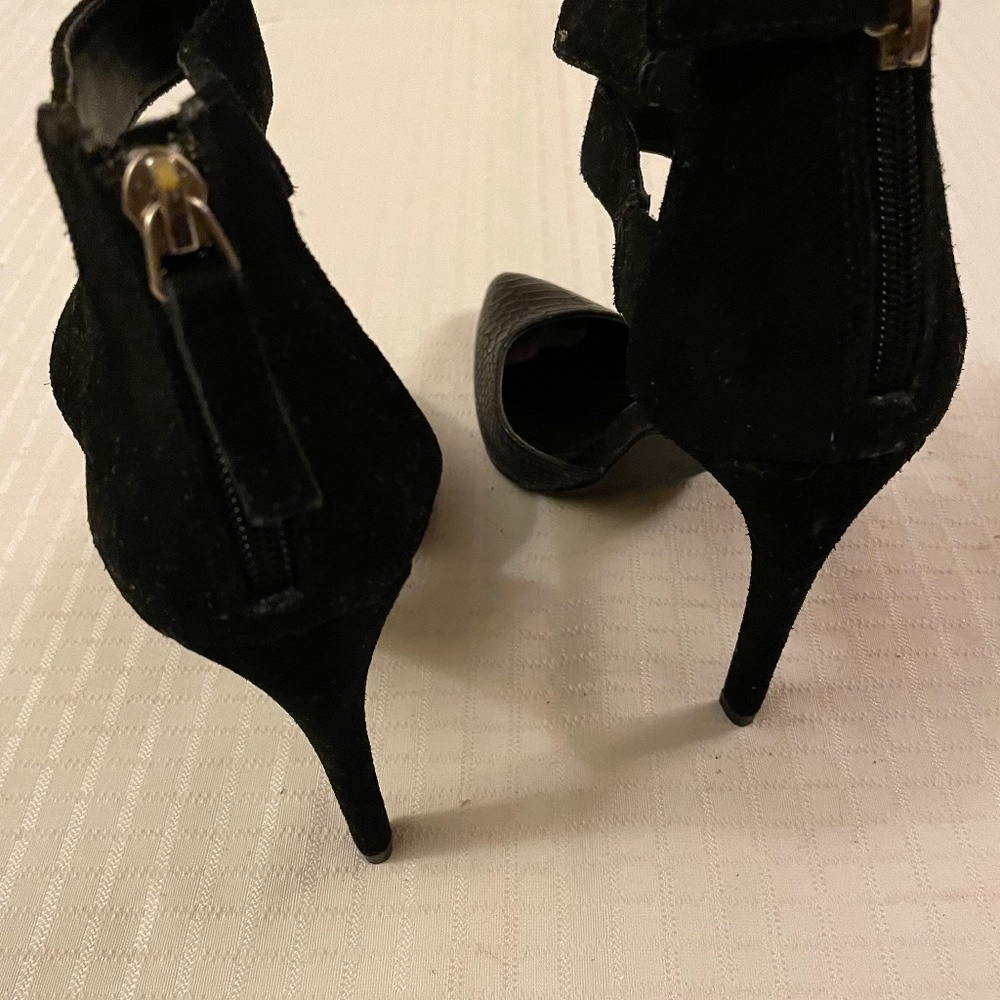 New! (open Box - Never Worn) Steve Madden Black Snake Print Pumps Size 6